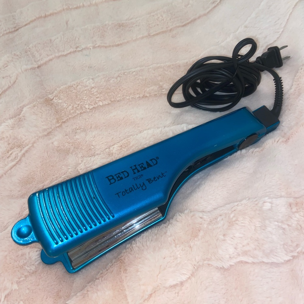 BedHead Totally Bent Blue Hair Tool